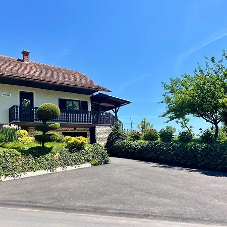 Elton384 Počitniška hiša
